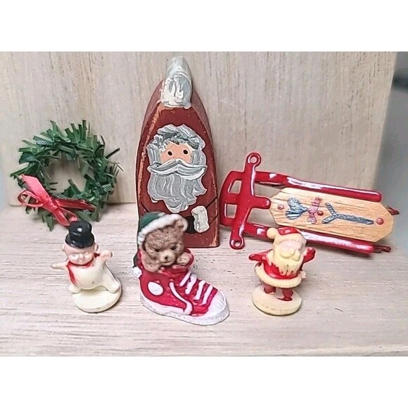 Vintage Set Of 6 Christmas Miniature Figurines Diorama Santa Snowman Ect... - Picture 1 of 5
